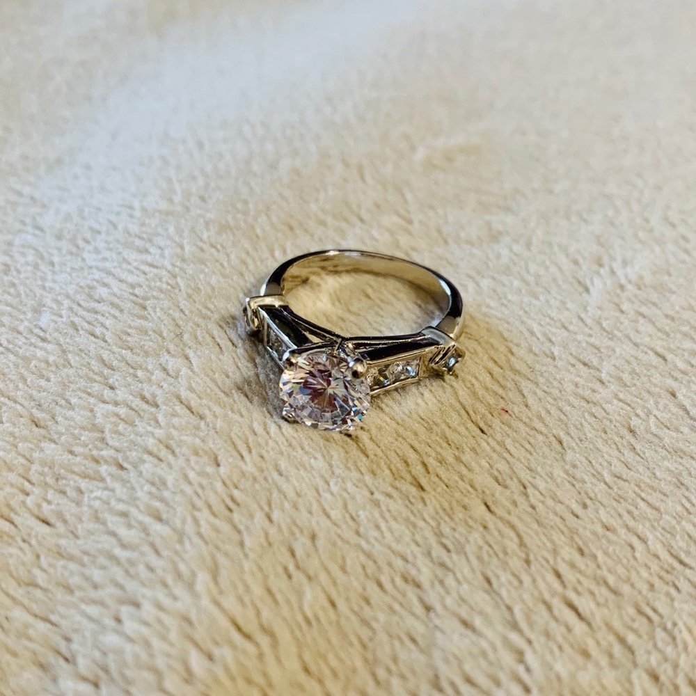 Round Brilliant Cut Silver Plated Ring Size 6